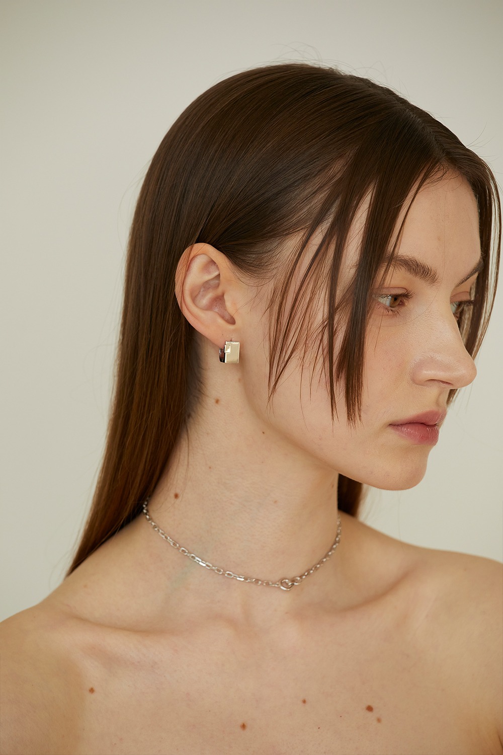 frame huggie-earrings